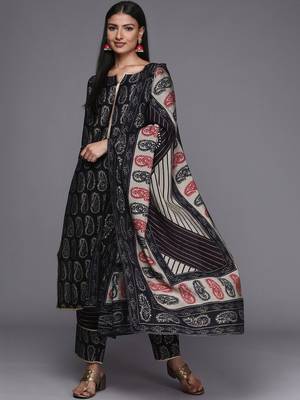 women ethnic motifs printed regular kurta with trousers & with dupatta 1