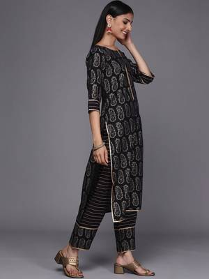 women ethnic motifs printed regular kurta with trousers & with dupatta 5