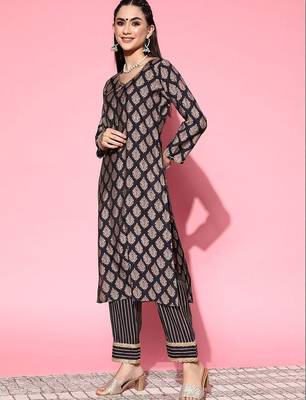 women ethnic motifs regular kurta with trousers & with dupatta 4