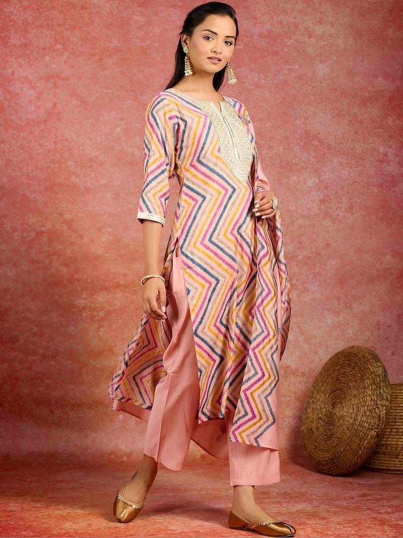 women printed regular thread work kurta with trousers & with dupatta