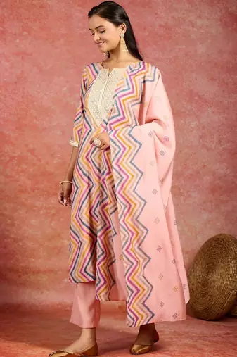 women printed regular thread work kurta with trousers & with dupatta