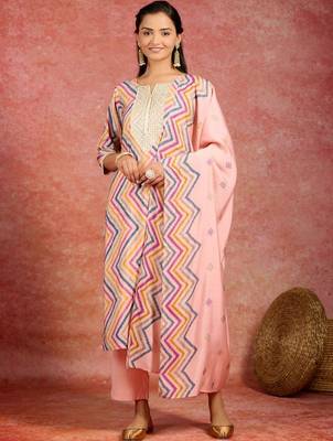 women printed regular thread work kurta with trousers & with dupatta 5