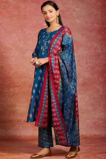 women printed regular kurta with trousers & with dupatta