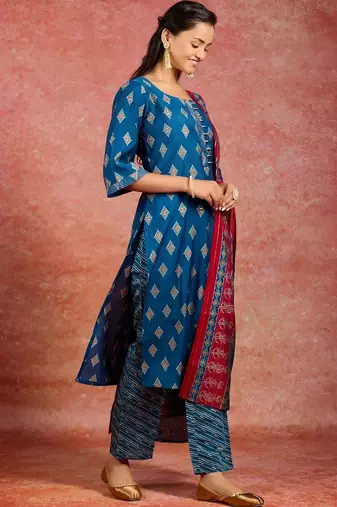women printed regular kurta with trousers & with dupatta