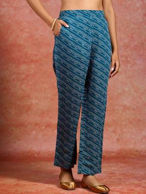 women printed regular kurta with trousers & with dupatta 3