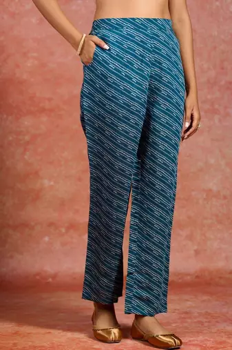 women printed regular kurta with trousers & with dupatta