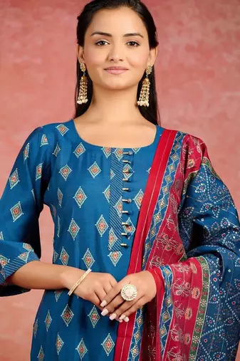 women printed regular kurta with trousers & with dupatta