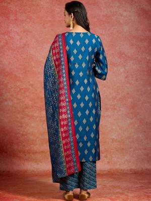women printed regular kurta with trousers & with dupatta 6