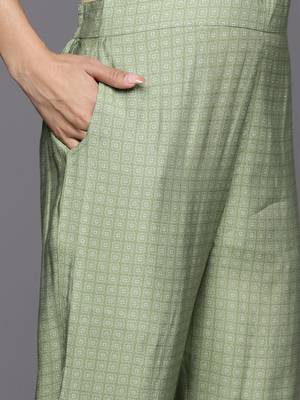 women floral printed regular kurta with trousers & with dupatta 3