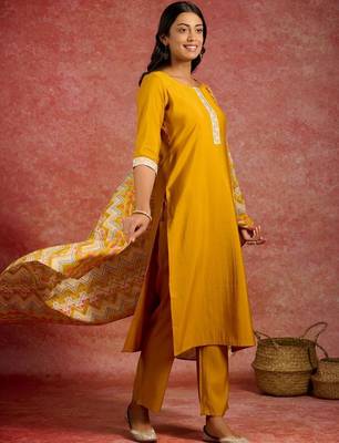 women embroidered regular thread work kurta with trousers & with dupatta 1