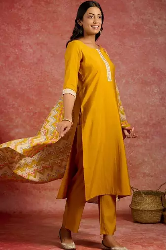 women embroidered regular thread work kurta with trousers & with dupatta