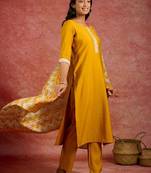 women embroidered regular thread work kurta with trousers & with dupatta