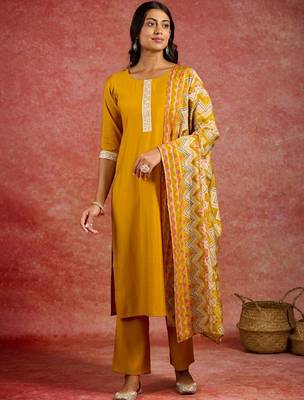women embroidered regular thread work kurta with trousers & with dupatta 2