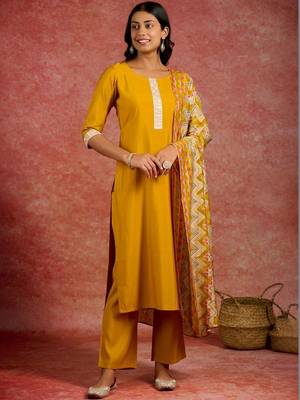 women embroidered regular thread work kurta with trousers & with dupatta 4