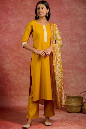 women embroidered regular thread work kurta with trousers & with dupatta