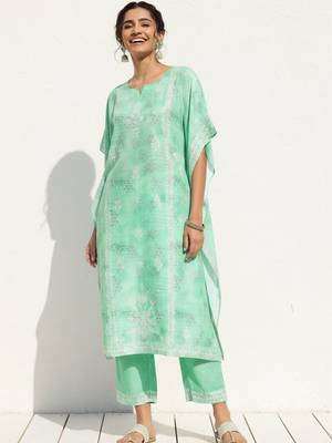 women ethnic motifs printed regular kurta with trousers 1
