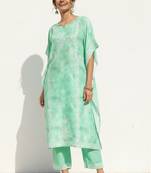 women ethnic motifs printed regular kurta with trousers