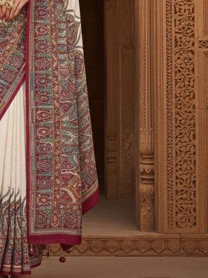 Off white ethnic motifs woven design banarasi saree with blouse piece 4