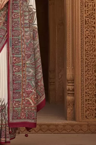 Off white ethnic motifs woven design banarasi saree with blouse piece