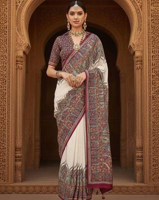 Off white ethnic motifs woven design banarasi saree with blouse piece 5
