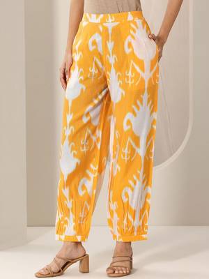 ethnic motifs printed v-neck kurta with salwar 7