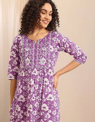 women floral printed empire thread work kurta with trousers & with dupatta 2