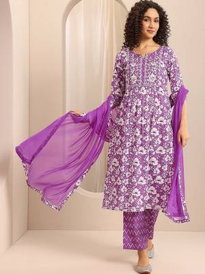 women floral printed empire thread work kurta with trousers & with dupatta 7