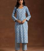 women ethnic motifs printed regular kurta with trousers
