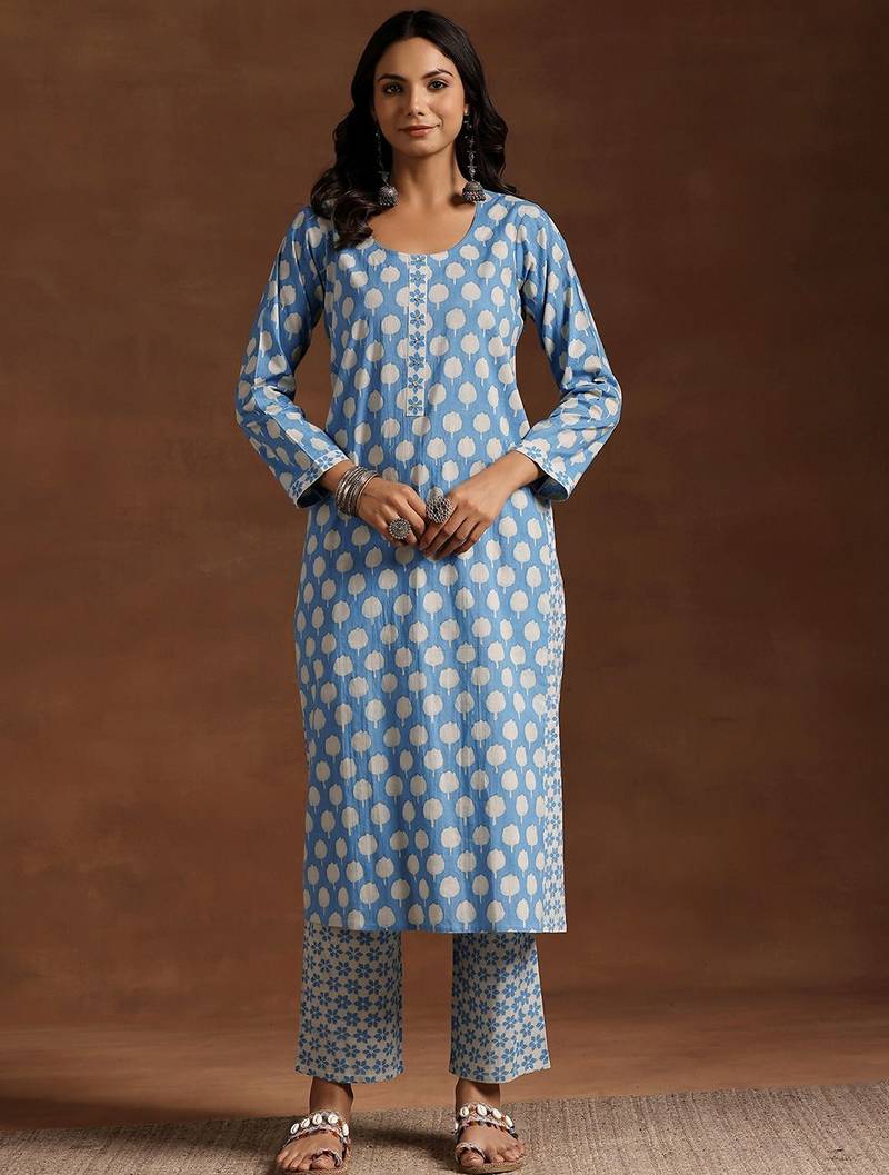 women ethnic motifs printed regular kurta with trousers