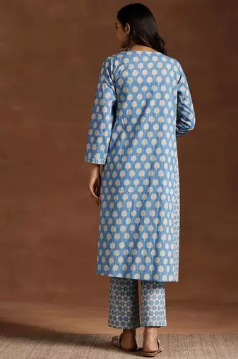 women ethnic motifs printed regular kurta with trousers