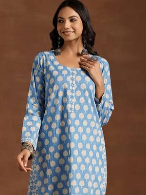 women ethnic motifs printed regular kurta with trousers 6