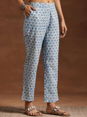 women ethnic motifs printed regular kurta with trousers 7