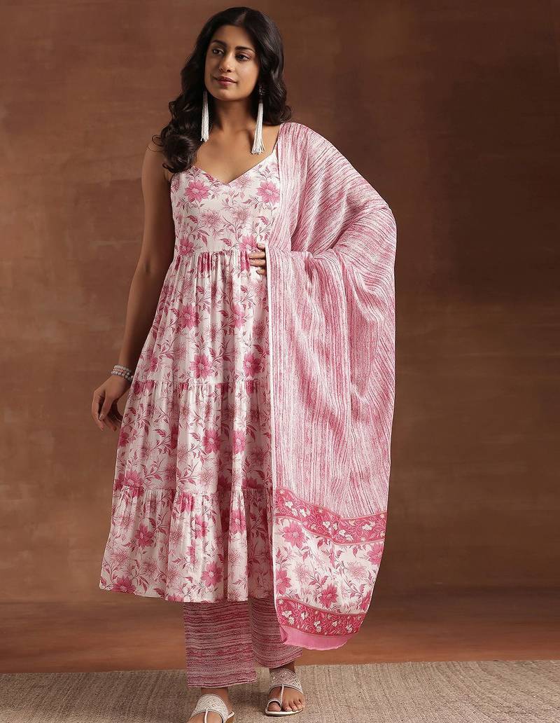 women floral printed tiered kurti with trousers & with dupatta