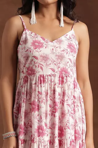 women floral printed tiered kurti with trousers & with dupatta