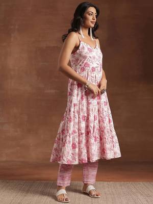 women floral printed tiered kurti with trousers & with dupatta 3