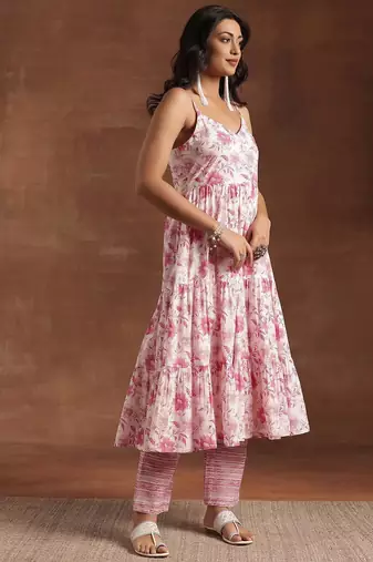 women floral printed tiered kurti with trousers & with dupatta