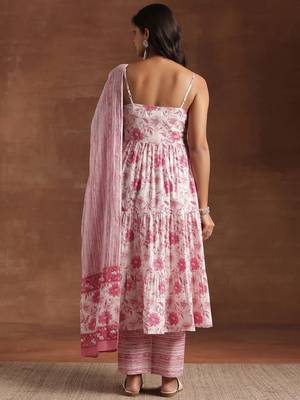 women floral printed tiered kurti with trousers & with dupatta 4