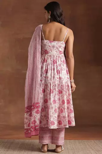 women floral printed tiered kurti with trousers & with dupatta