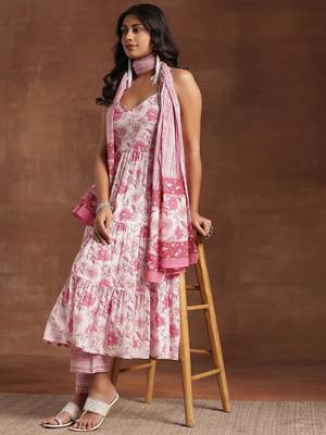 women floral printed tiered kurti with trousers & with dupatta 5
