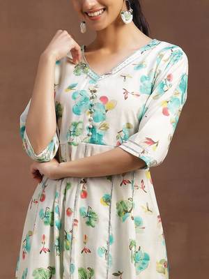 women floral printed panelled kurta with trousers 2