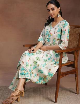 women floral printed panelled kurta with trousers 5