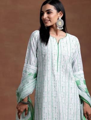 women ethnic motifs printed regular kurta with trousers & with dupatta 3