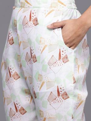 women printed regular kurta with trousers 3