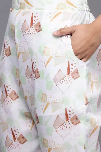 women printed regular kurta with trousers