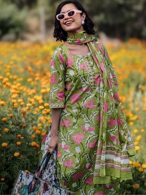 women floral printed regular kurta with salwar & with dupatta 2
