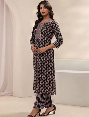 women ethnic motifs printed regular thread work kurta with trousers & with dupatta 3
