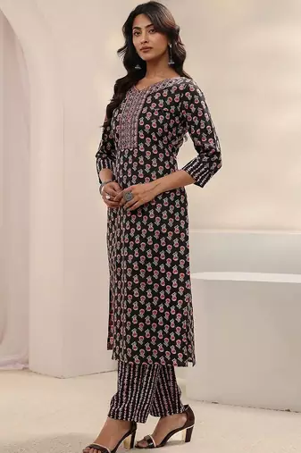 women ethnic motifs printed regular thread work kurta with trousers & with dupatta