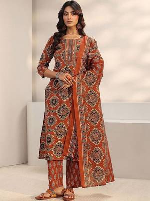 women ethnic motifs printed regular mirror work kurta with trousers & with dupatta 3
