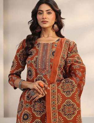 women ethnic motifs printed regular mirror work kurta with trousers & with dupatta 5