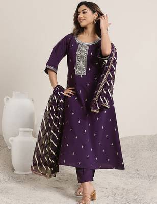 women floral embroidered regular sequinned kurta with trousers & with dupatta 2